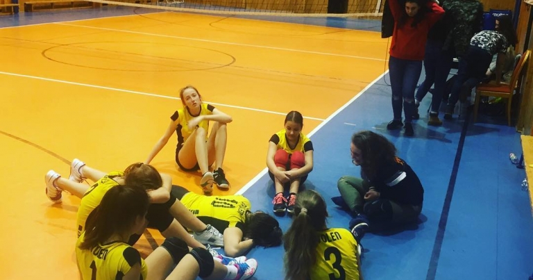 Ziar nad Hronom – Zvolen 1:3,3:2 bojovali sme ako tím v dobrom aj zlom držíme spolu #bojujemezazvolen💞🏐 #staršiežiačky