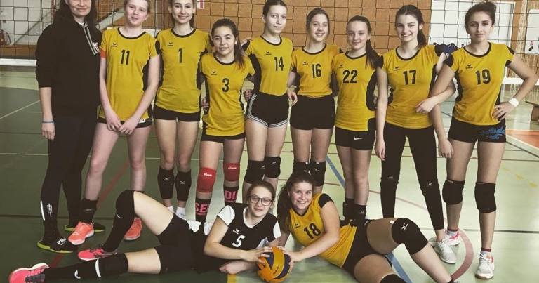 Prišli sme vyhrali sme a ideme domov na chutný obed 😂😅#bojujemezazvolen💞🏐😎 #mladšiežiačky💜