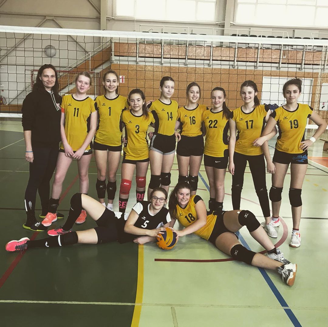 Prišli sme vyhrali sme a ideme domov na chutný obed 😂😅#bojujemezazvolen💞🏐😎 #mladšiežiačky💜